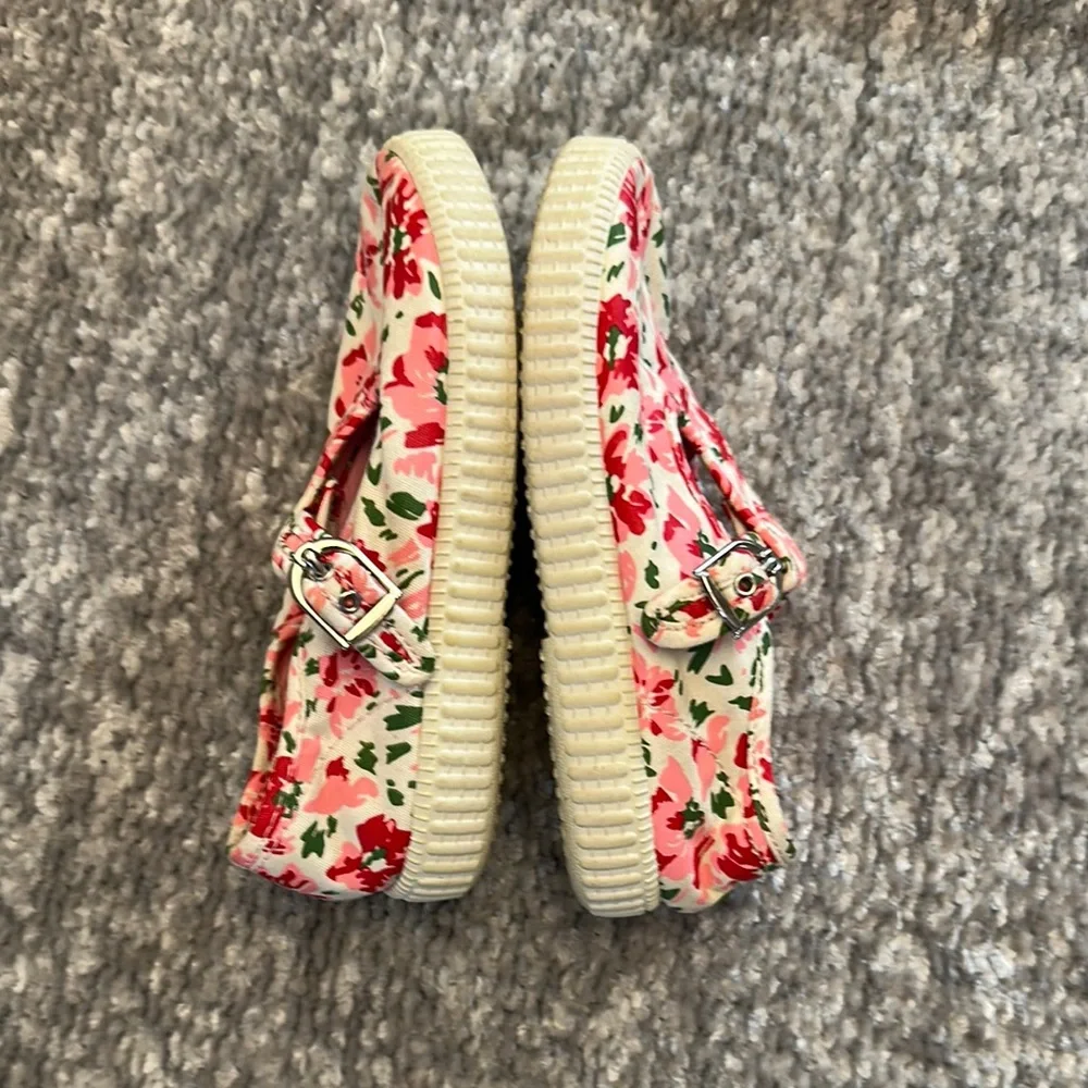 Pink and green floral canvas t-strap Mary Jane size 10